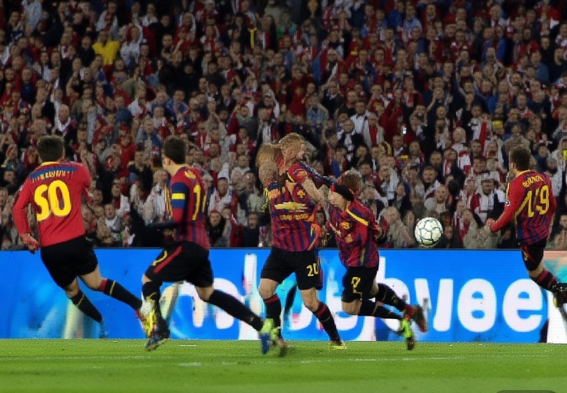 巴伦西亚vs曼联：巅峰对决战术解析与平局反思(图4)